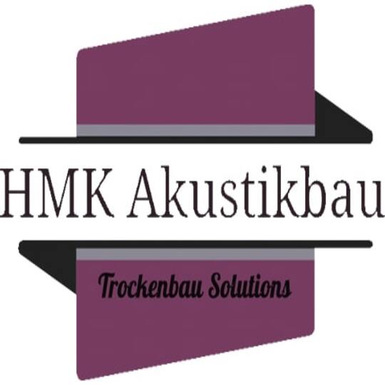 Logo der Firma HMK Akustikbau, das die Expertise im Bereich Akustikloesungen symbolisiert.