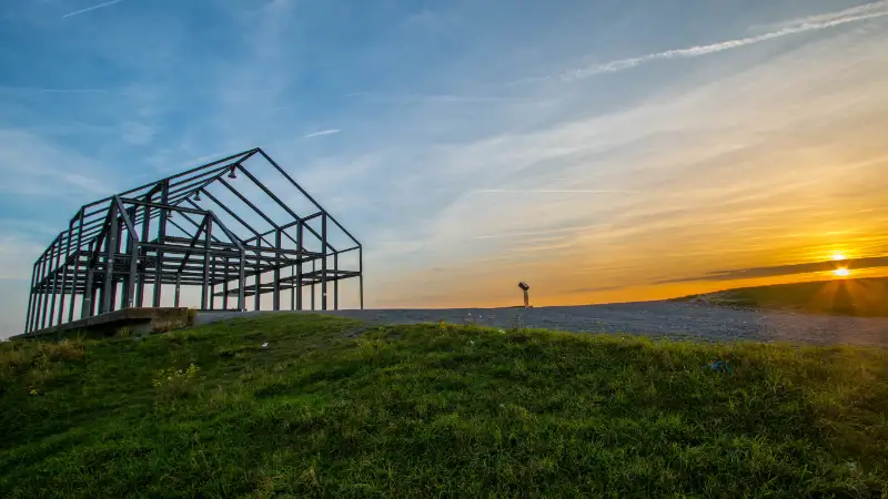 Halde Neukirchen-Vluyn bei Sonnenuntergang - Immobilien in bester Lage