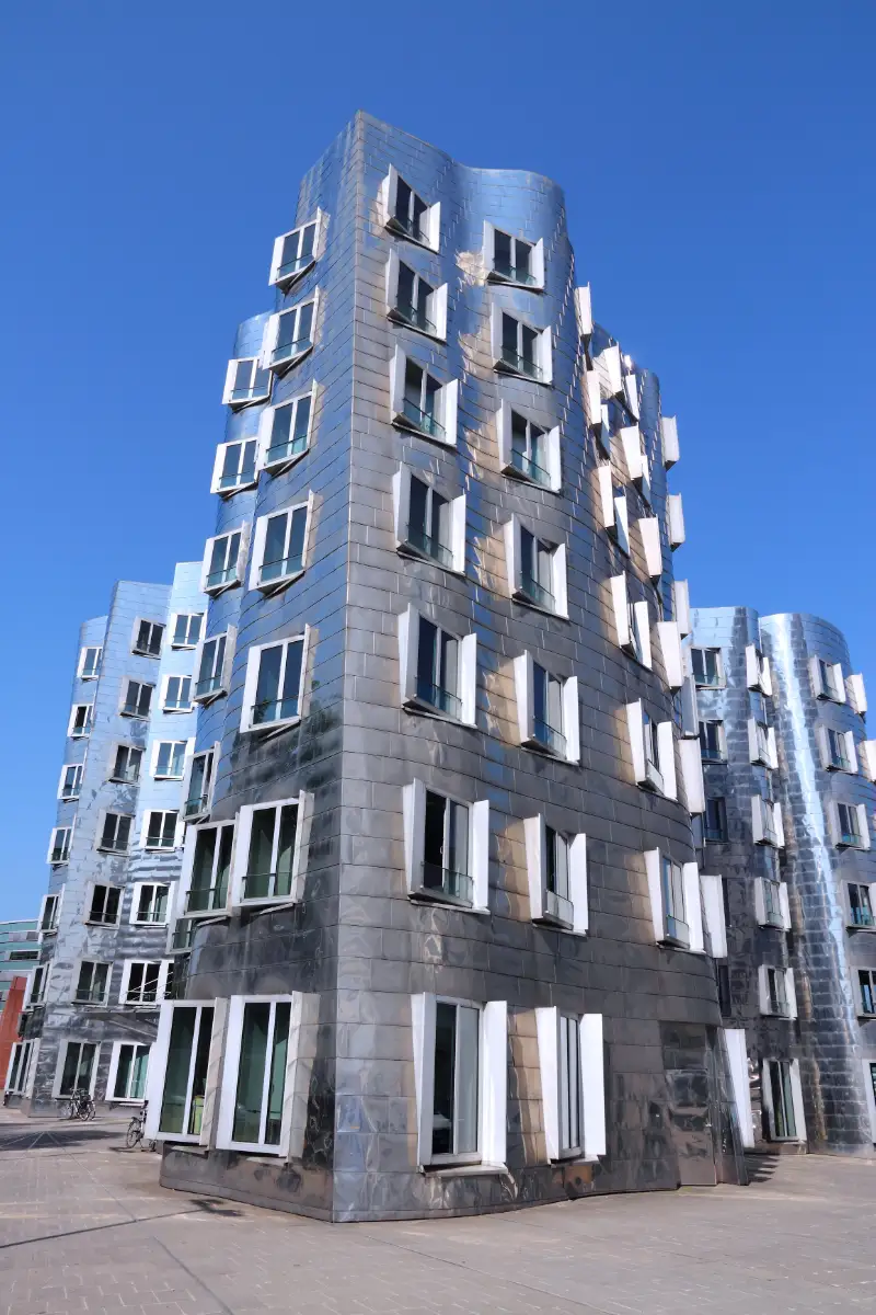 Verchromte Häuser im Medienhafen Düsseldorf