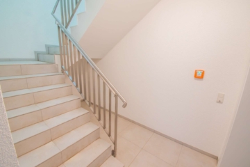 Treppenhaus - Alter Charme trifft auf Moderne: großzügige Mietwohnung mit flexibel nutzbarem Raumangebot