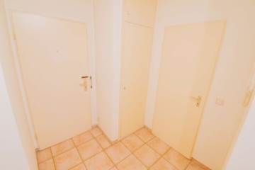 Diele - Gepflegtes 1,5-Zimmer-Apartment mit Rathaus-Blick in der Nähe des Zentrums von Neukirchen