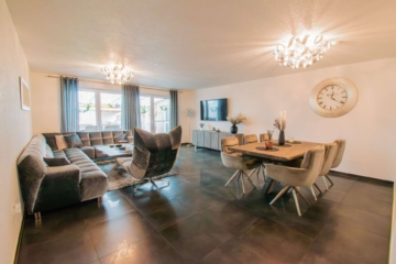 Wohn-/Esszimmer - Energieklasse A: Neuwertige Doppelhaushälfte mit traumhafter Ausstattung in ruhiger Spielstraße