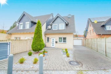 Hausansicht - Energieklasse A: Neuwertige Doppelhaushälfte mit traumhafter Ausstattung in ruhiger Spielstraße