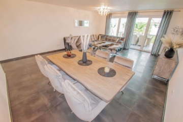 Wohn-/Esszimmer - Energieklasse A: Neuwertige Doppelhaushälfte mit traumhafter Ausstattung in ruhiger Spielstraße