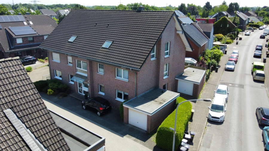 Moderne Eigentumswohnung in gepflegtem Gebäude und in attraktiver Lage am Erholungsgebiet Schwafheim, 47228 Duisburg, Dachgeschosswohnung
