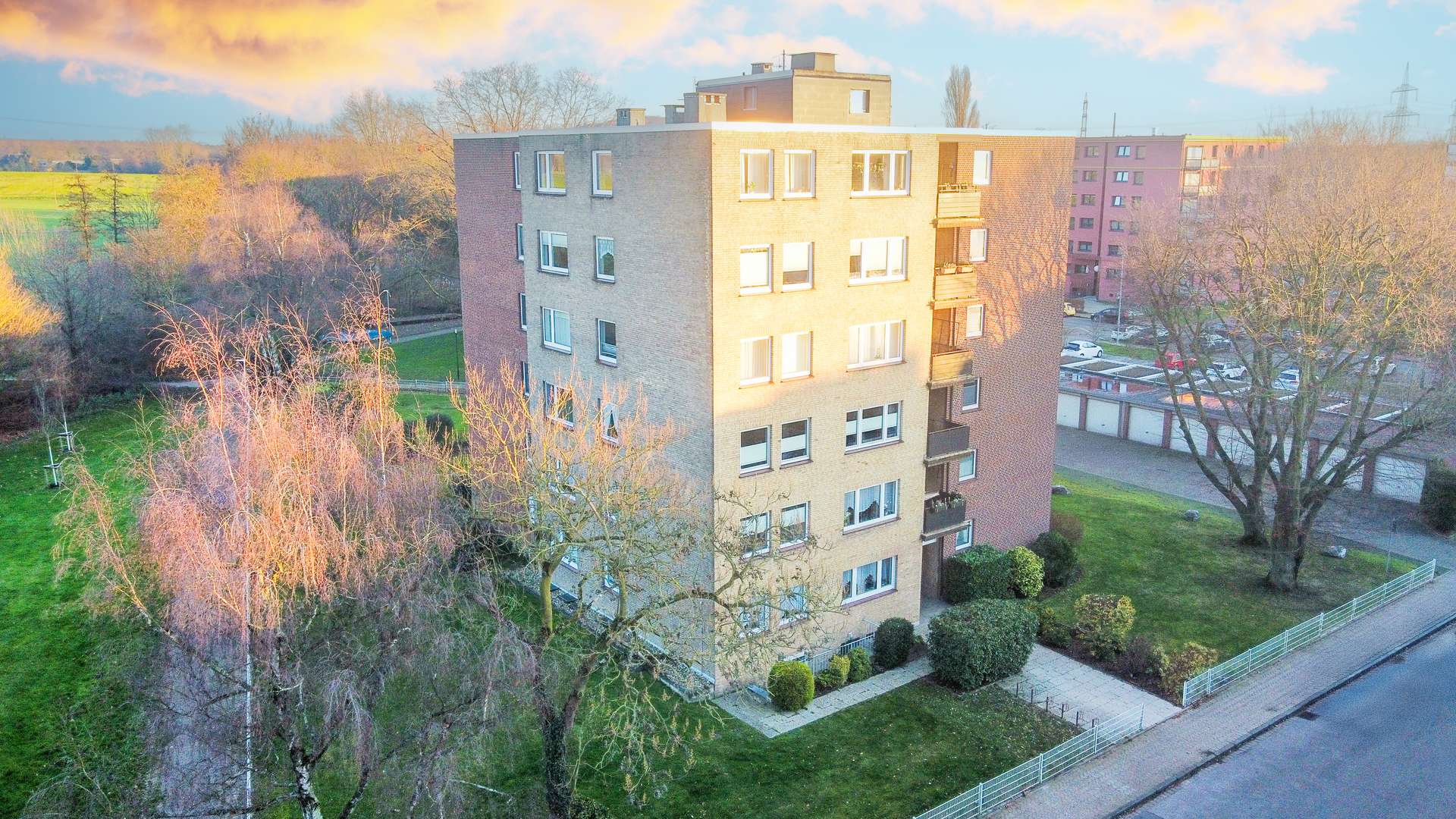 Hausansicht - Attraktive 3-Zimmer Wohnung in ruhiger Lage von Rheinkamp