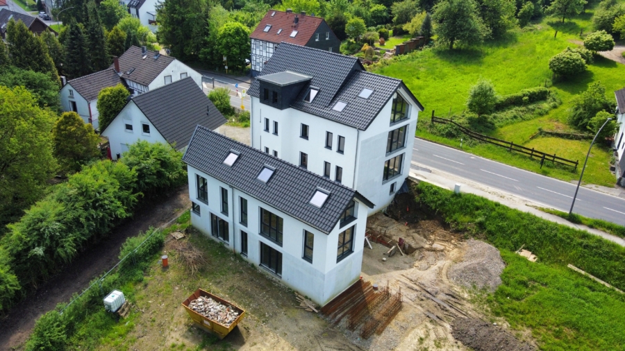 Erstbezug: Komfortables Wohnhaus mit moderner Architektur in absoluter Wohlfühloase – mit Blick ins Grüne direkt an der Düssel, 42489 Wülfrath, Einfamilienhaus