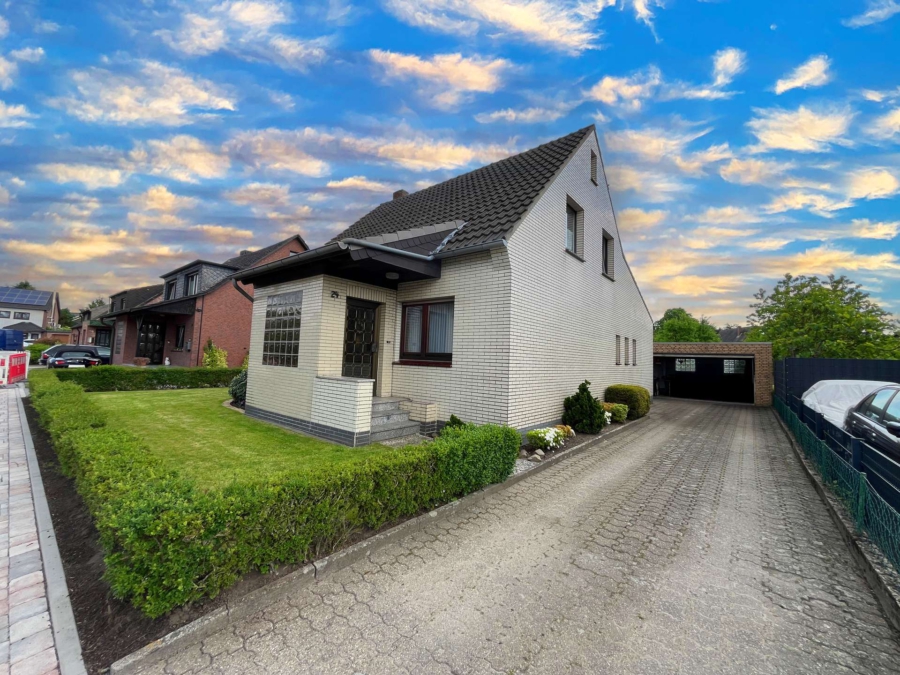 Freistehendes Einfamilienhaus mit traumhaftem Grundstück & viel Potenzial zur indivi. Gestaltung, 47506 Neukirchen-Vluyn, Einfamilienhaus