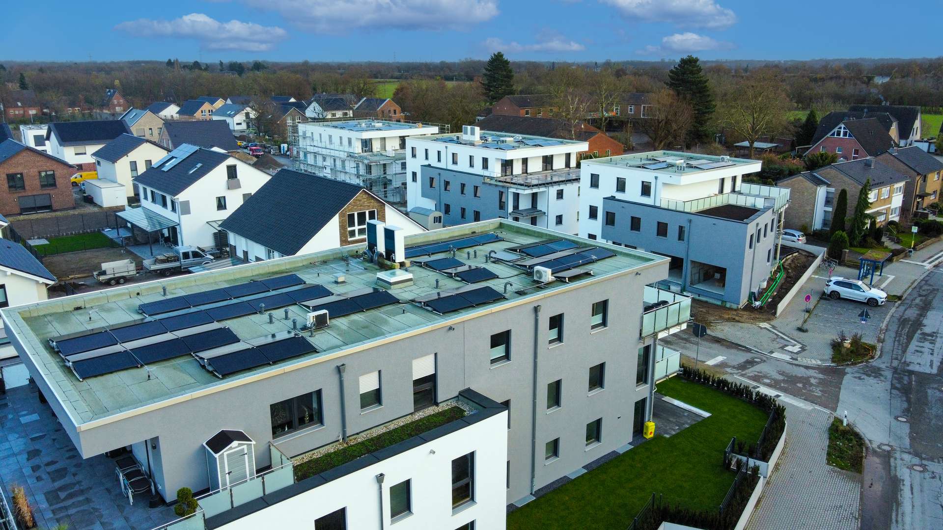 1 - Erstbezug nach Neubau: Barrierearme Erdgeschosswohnung mit Gartenanteil und hochwertiger Ausstattung