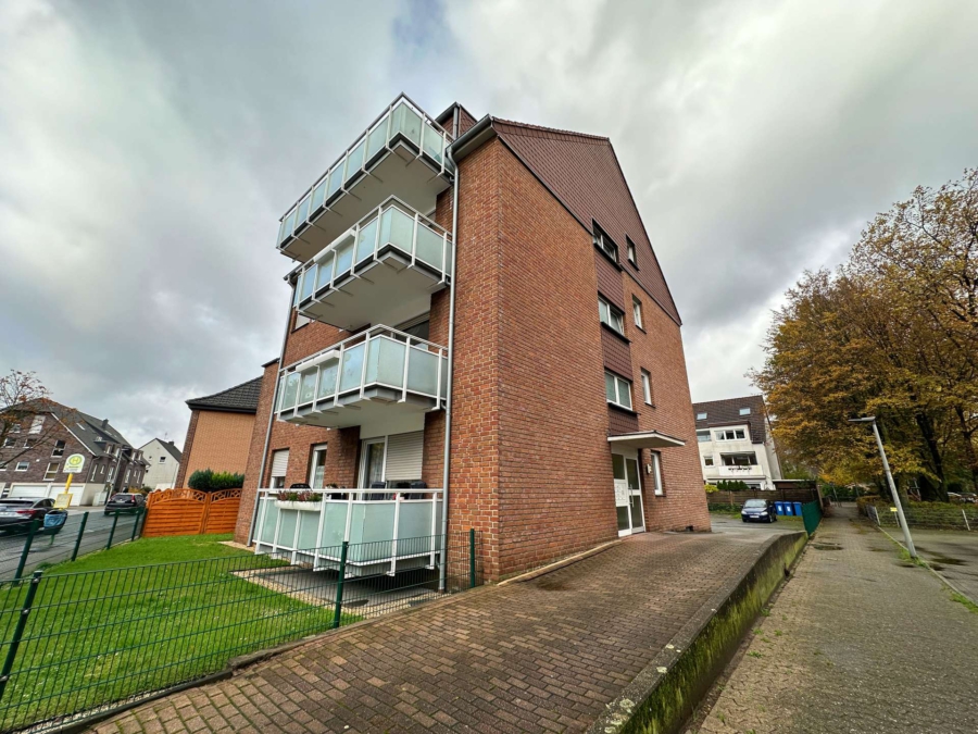 WBS: Renovierte Mietwohnung in ruhiger und zentrumsnaher Lage von Oberhausen, 46049 Alstaden, Dachgeschosswohnung