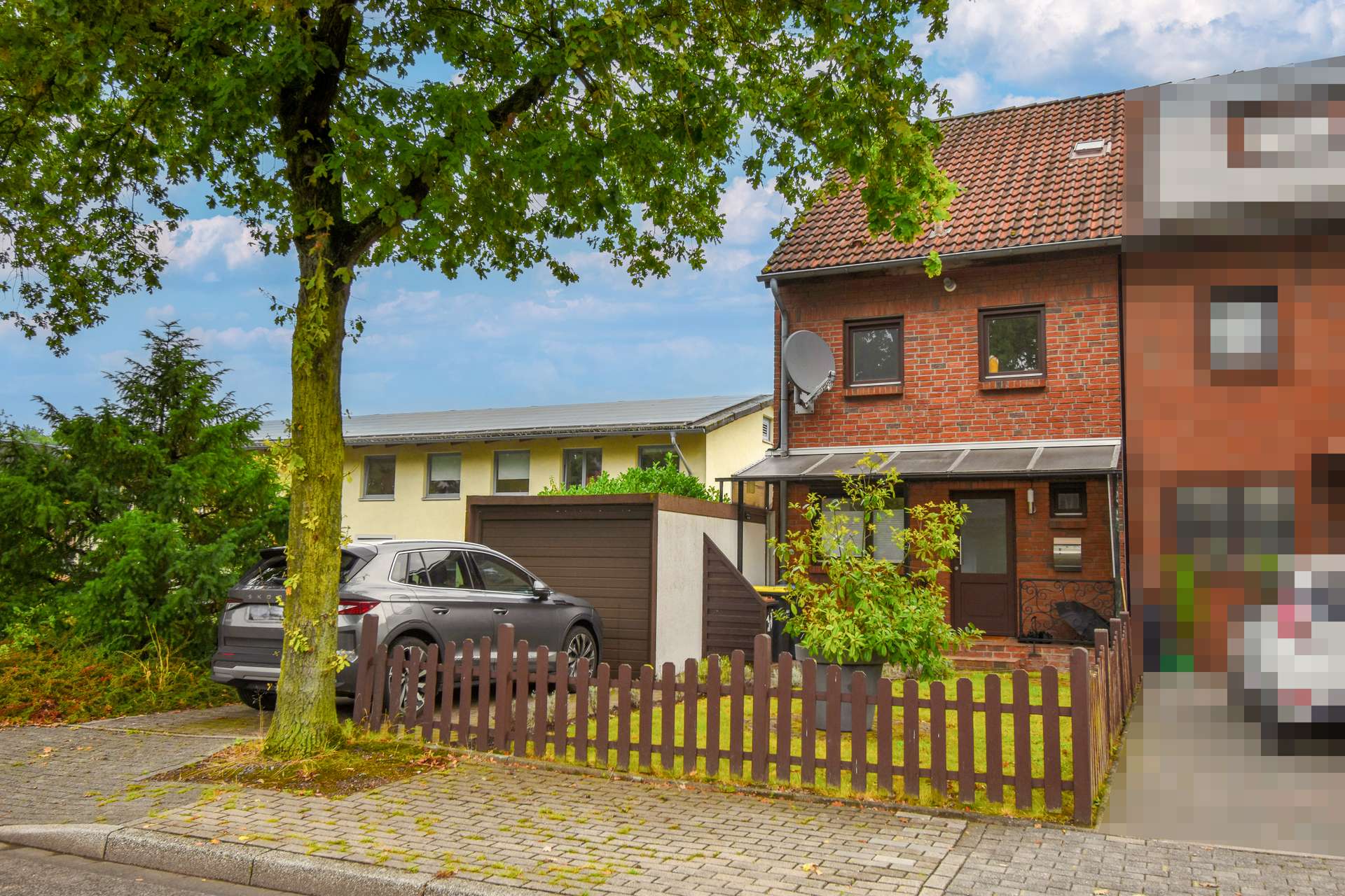 Hausvorderseite - Energieklasse A: Umfangreich saniertes & geschmackvoll ausgestattetes Reihenendhaus