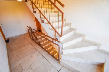 Treppenhaus - Moderne Eigentumswohnung in gepflegtem Gebäude und in attraktiver Lage am Erholungsgebiet Schwafheim