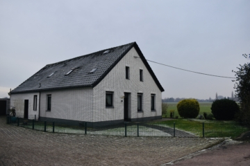 2 - Charmantes Zweifamilienhaus mit viel Potenzial und riesigem Grundstück in idyllischer Lage von Rheinberg