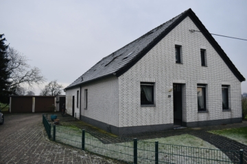 3 - Charmantes Zweifamilienhaus mit viel Potenzial und riesigem Grundstück in idyllischer Lage von Rheinberg