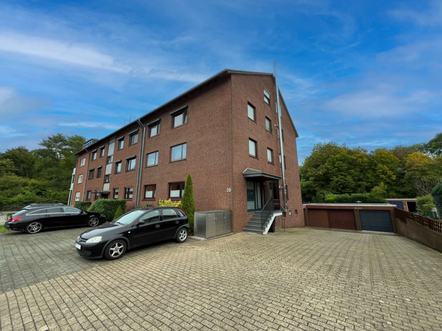 1 - Große, modernisierte Erdgeschosswohnung mit privatem Garten in idyllischer, grüner Wohnlage