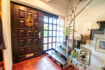 Diele - Energieklasse A: Großzügiges Ein-/Zweifamilienhaus mit traumhaftem Wintergarten, Wärmepumpe und mehr