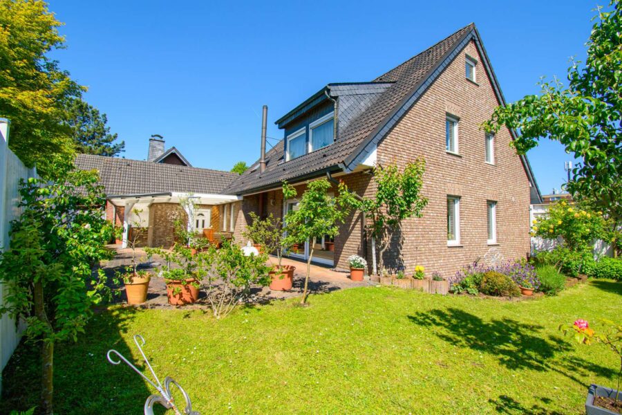 Exklusives Wohnen: Hochwertiges, freistehendes EFH mit großzügiger Wohnfläche in ruhiger Lage, 47506 Neukirchen-Vluyn, Einfamilienhaus