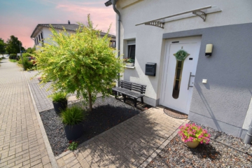 1 - Stilvoll Wohnen: Neuwertiges, modernes Reihenendhaus in beliebter Lage auf Niederberg