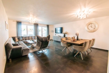 Wohn-/Esszimmer - Energieklasse A: Neuwertige Doppelhaushälfte mit traumhafter Ausstattung in ruhiger Spielstraße