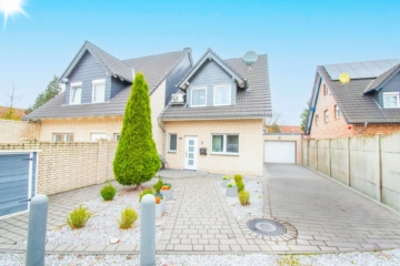 Hausansicht - Energieklasse A: Neuwertige Doppelhaushälfte mit traumhafter Ausstattung in ruhiger Spielstraße