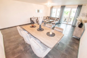 Wohn-/Esszimmer - Energieklasse A: Neuwertige Doppelhaushälfte mit traumhafter Ausstattung in ruhiger Spielstraße