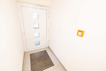 Hauseingang - Exklusiv Wohnen:Neuwertiges Penthouse in attraktiver Stadtnähe – barrierearm & energieeffizient (A+)