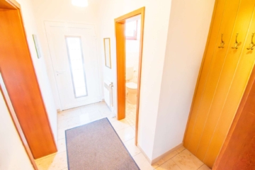 Diele - Zeit für Eigenheim: Familiengerechtes Wohnen im gepflegten Reihenhaus mit Garten in erholsamer Lage