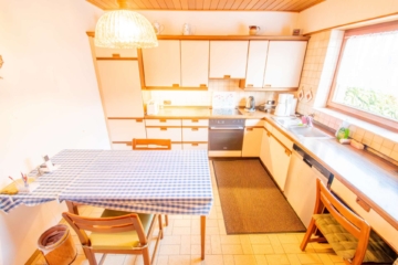 Küche - Zeit für Eigenheim: Familiengerechtes Wohnen im gepflegten Reihenhaus mit Garten in erholsamer Lage