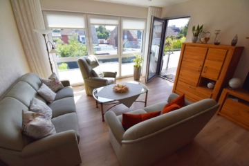 Offenes Wohnzimmer - Energieklasse A+: Neuwertige, moderne und barrierearme Eigentumswohnung mit Aufzug