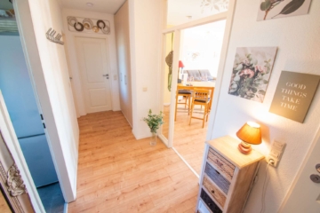 Diele - Stilvolle, lichtdurchflutete Wohnung mit traumhaftem Ausblick ins Grüne & Aufzug in gefragter Lage