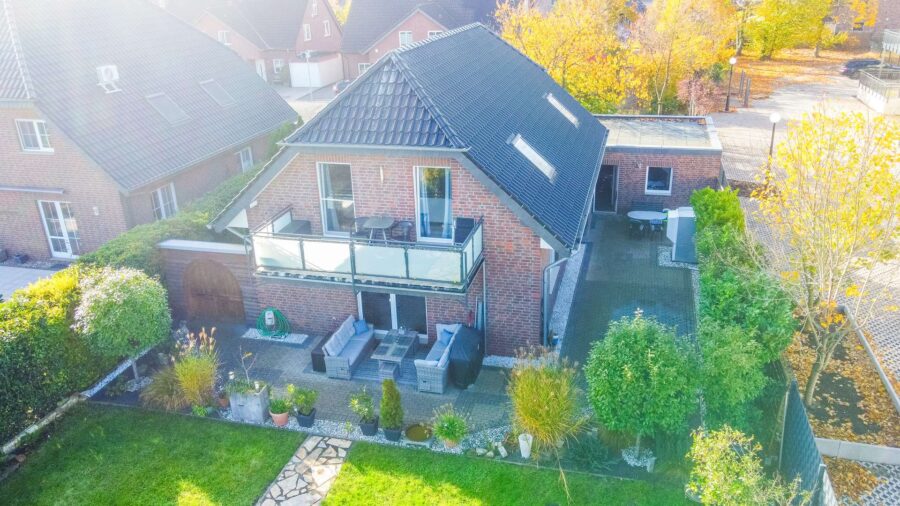 Energieklasse A+: Neuwertiges freistehendes EFH mit herausragendem Grundstück in ruhiger Spielstraße, 47506 Neukirchen-Vluyn, Einfamilienhaus