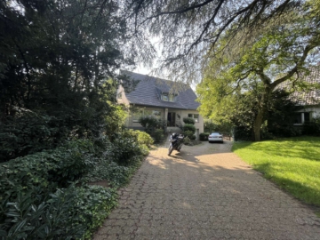 4 - Freistehendes Einfamilienhaus mit großem Grundstück und traumhaftem Ausblick in absoluter Bestlage