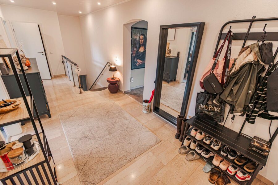 Besonderes Wohngefühl: Modernisierte Maisonettewohnung mit privatem Garten & Garage in Grünlage, 47239 Duisburg, Maisonettewohnung