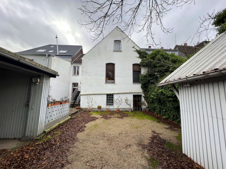 Handwerker-Traum mit vielen Gestaltungsmöglichkeiten auf fast 800m2 großem Grundstück in Dyk-Nähe, 47803 Krefeld, Haus