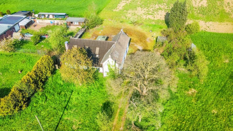 Freistehendes, sanierungsbedürftiges EFH mit großzügiger Anbau-Option auf über 4.000 m2 Grundstück, 47506 Neukirchen-Vluyn, Einfamilienhaus