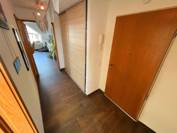 6. Diele:Flur - Perfekt geschnittenes „Penthouse“ mit Dachterrasse & Aufzug an der Stadtgrenze zu Köln