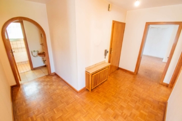 Diele EG - Über 1.300 m2 Wohlfühloase: Einzigartiges Grundstück mit großem Mehrgenerationenhaus & Ausbaureserve