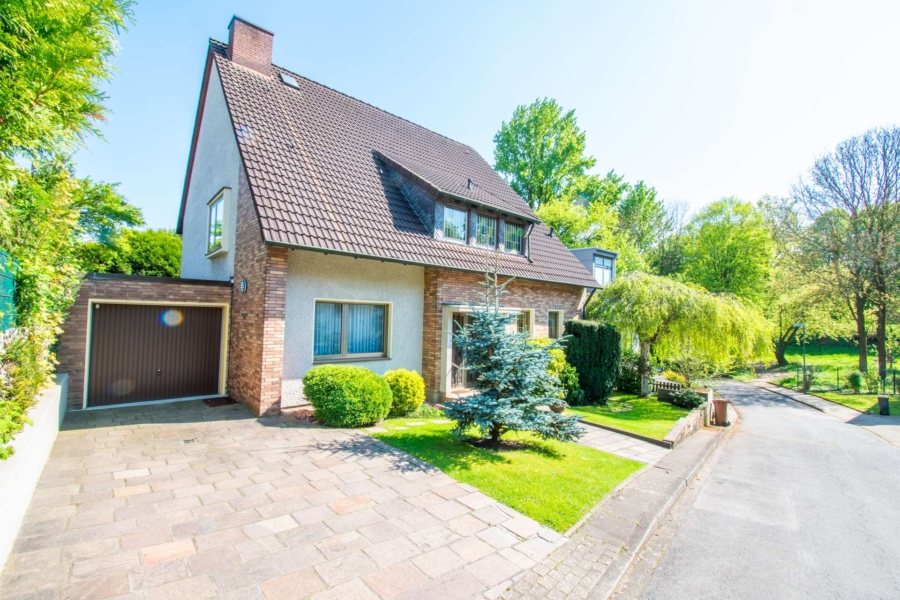 Über 1.300 m2 Wohlfühloase: Einzigartiges Grundstück mit großem Mehrgenerationenhaus & Ausbaureserve, 45359 Essen, Einfamilienhaus