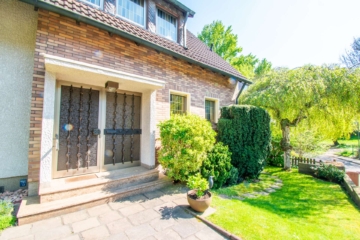 Eingangsbereich - Über 1.300 m2 Wohlfühloase: Einzigartiges Grundstück mit großem Mehrgenerationenhaus & Ausbaureserve