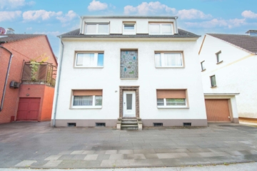Hausansicht - Renditepotenzial: Gepflegtes Mehrfamilienhaus mit 5 Einheiten, 6 Garagen und großem Grundstück