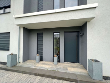 4 - Neuwertiges und modernes Einfamilienhaus mit großer Einliegerwohnung in beliebtem Neubaugebiet