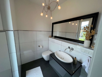 6 - Neuwertiges und modernes Einfamilienhaus mit großer Einliegerwohnung in beliebtem Neubaugebiet