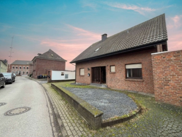 2.1 - Traumhafte Lage: Freistehendes Einfamilienhaus mit großem Grundstück direkt am Ortskern von Sevelen