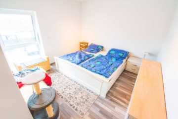 Schlafzimmer - Exklusives Wohnen: Neuwertige 2,5-Zimmer-Wohnung mit Dachterrasse in idyllischer Lage