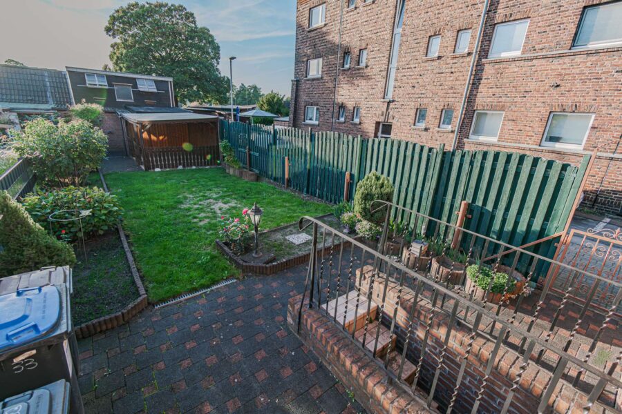 Ihr neues Zuhause mit Platz für eigene Ideen: Gepflegtes Reihenendhaus mit Garten, Dachterrasse und, 47443 Moers, Reihenendhaus