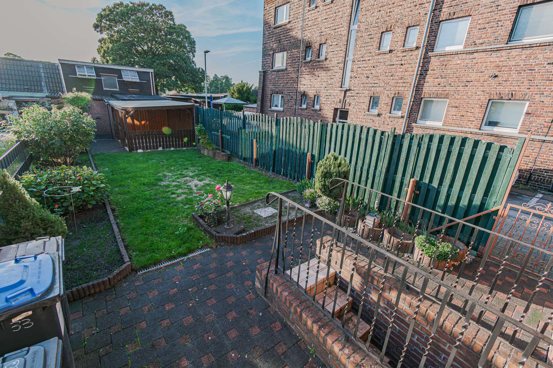 Garten - Ihr neues Zuhause mit Platz für eigene Ideen: Gepflegtes Reihenendhaus mit Garten, Dachterrasse und