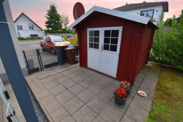 Gartenhaus - Neuwertiges & modernes Reihenendhaus in attraktiver Niederberg-Lage