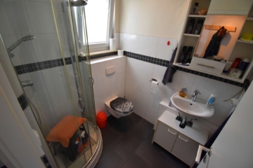 Badezimmer - Neuwertiges & modernes Reihenendhaus in attraktiver Niederberg-Lage