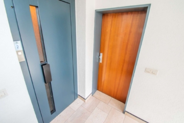 Wohnungseingang - Barrierearme, frisch renovierte Wohnung mit 2 Zimmern und Aufzug in renommierter Lage
