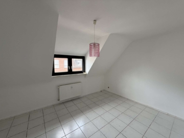 Kinderzimmer - Renovierte 4-Zimmer-Maisonettewohnung